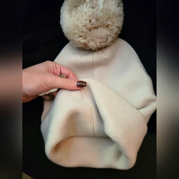 TNA winter hat / toque with pom pom - Picture 6 of 9